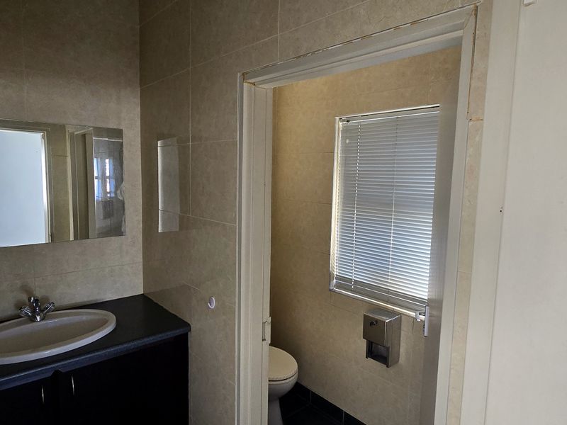Prime visible office space to let - Sonheuwel-Nelspruit with well established business in the area - Photo 10