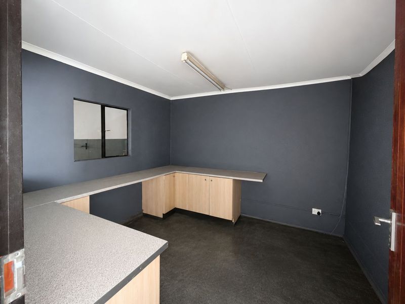 Hassle-Free Workshop Space - Photo 2