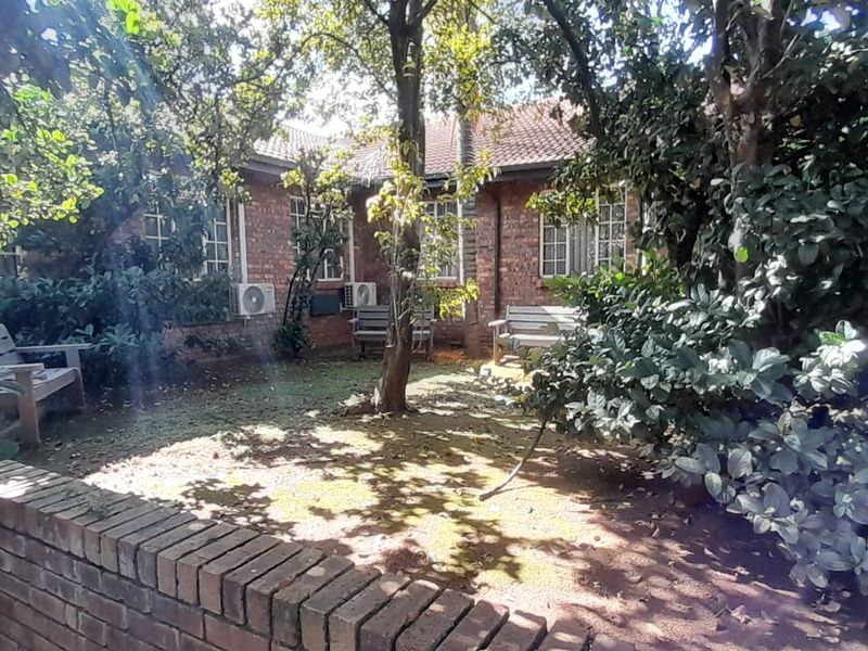 Hidden Corporate Gem with a Private Campus Style Feel in Kyalami To Let - Photo 1