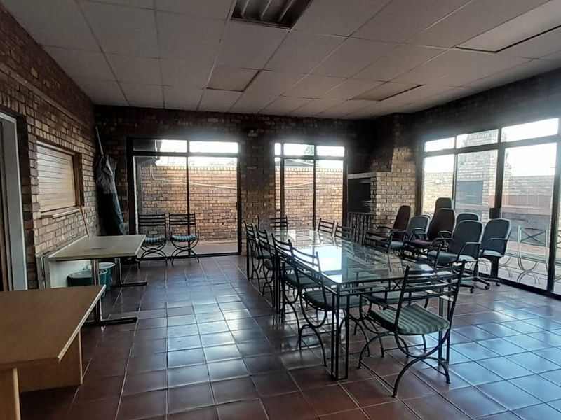 Hidden Corporate Gem with a Private Campus Style Feel in Kyalami To Let - Photo 7