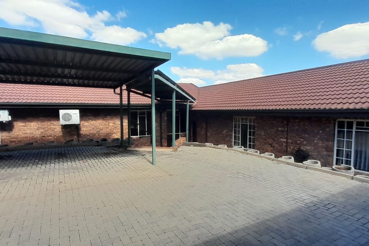 Hidden Corporate Gem with a Private Campus Style Feel in Kyalami To Let - Photo 5