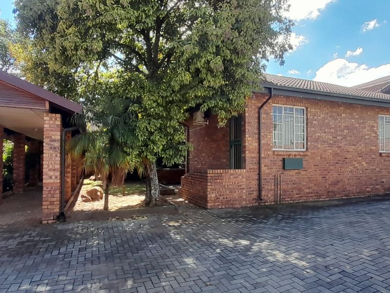 Hidden Corporate Gem with a Private Campus Style Feel in Kyalami To Let - Photo 3