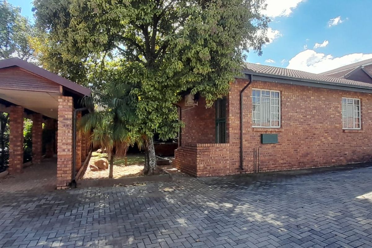 Hidden Corporate Gem with a Private Campus Style Feel in Kyalami To Let - Photo 3