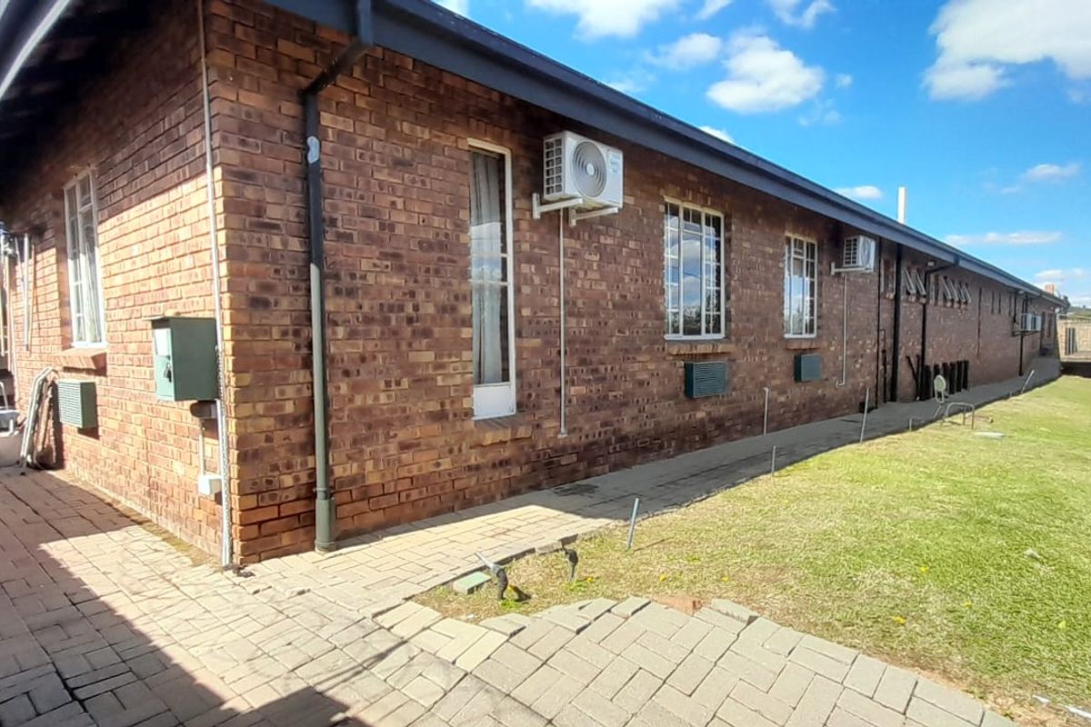 Hidden Corporate Gem with a Private Campus Style Feel in Kyalami To Let - Photo 4