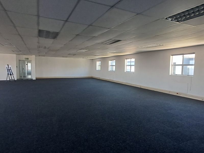 Modern Open Plan Office with Excellent Natural Light in Riverview Office Park - Photo 3