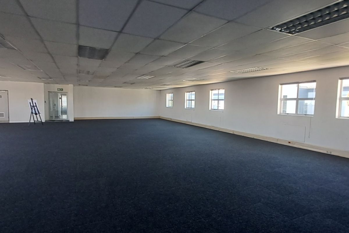 Modern Open Plan Office with Excellent Natural Light in Riverview Office Park - Photo 3
