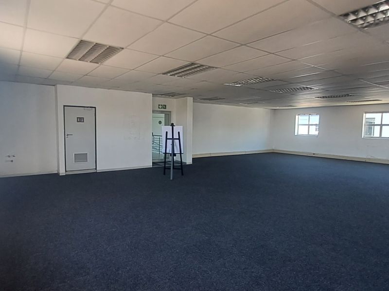 Modern Open Plan Office with Excellent Natural Light in Riverview Office Park - Photo 10