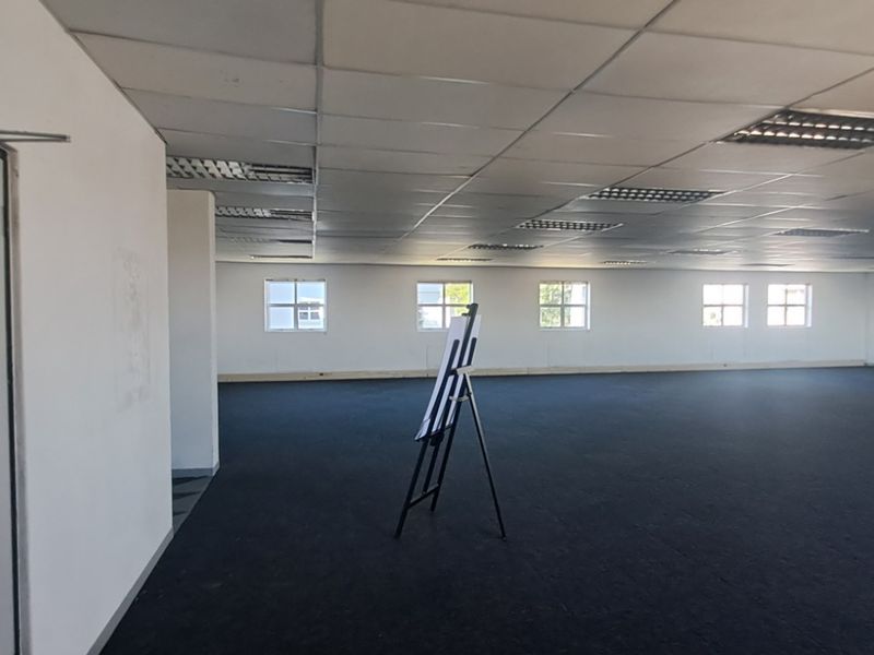 Modern Open Plan Office with Excellent Natural Light in Riverview Office Park - Photo 9