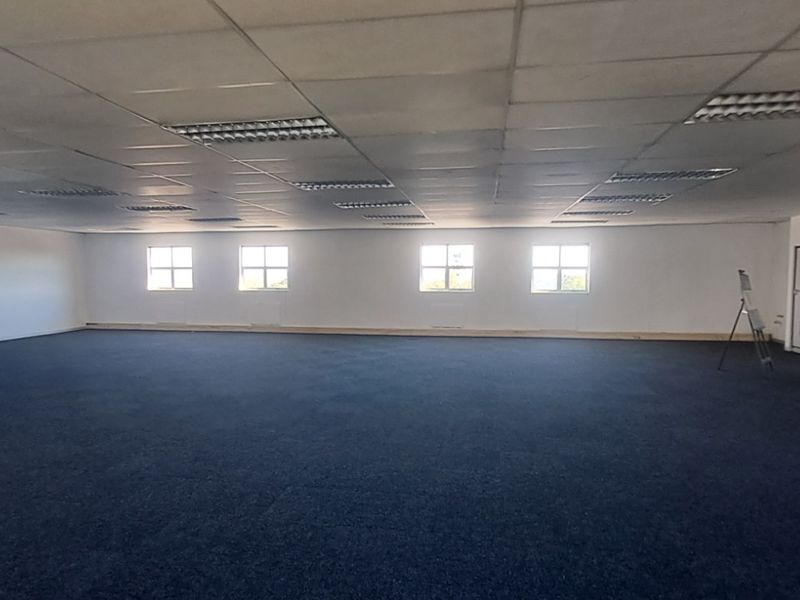 Modern Open Plan Office with Excellent Natural Light in Riverview Office Park - Photo 7