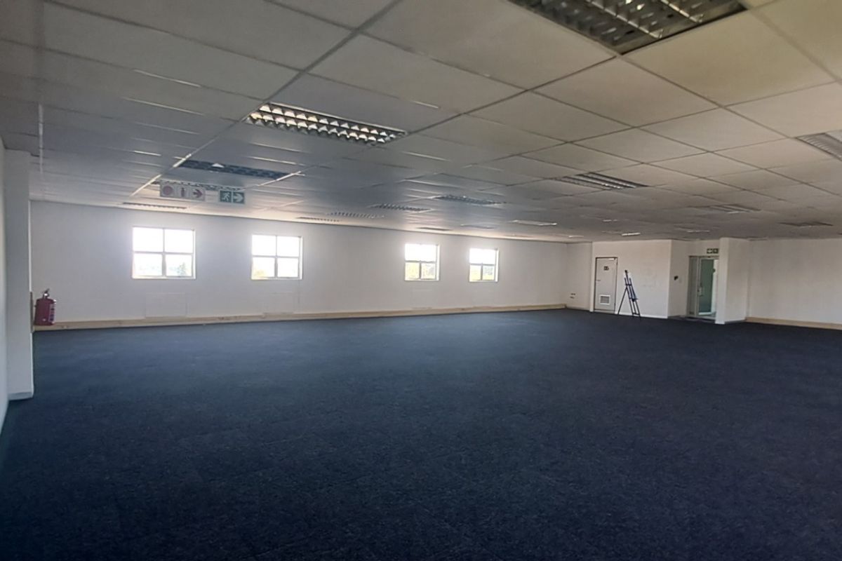 Modern Open Plan Office with Excellent Natural Light in Riverview Office Park - Photo 5