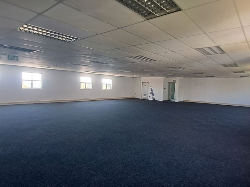 Modern Open Plan Office with Excellent Natural Light in Riverview Office Park - Photo 4