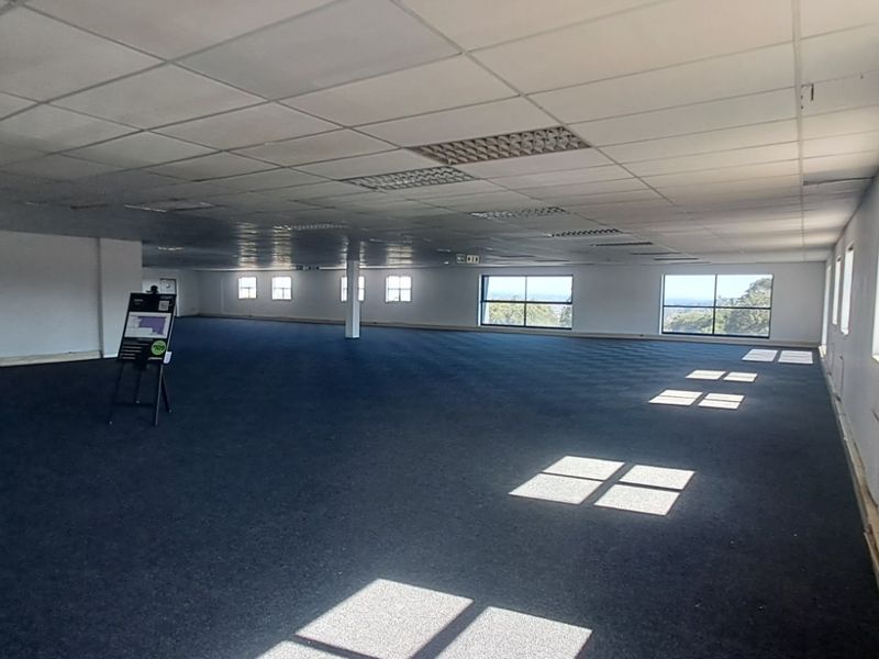 Flexible First Floor Office with Contemporary Open Plan Design - Photo 3