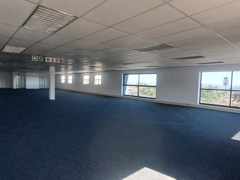 Flexible First Floor Office with Contemporary Open Plan Design - Photo 6