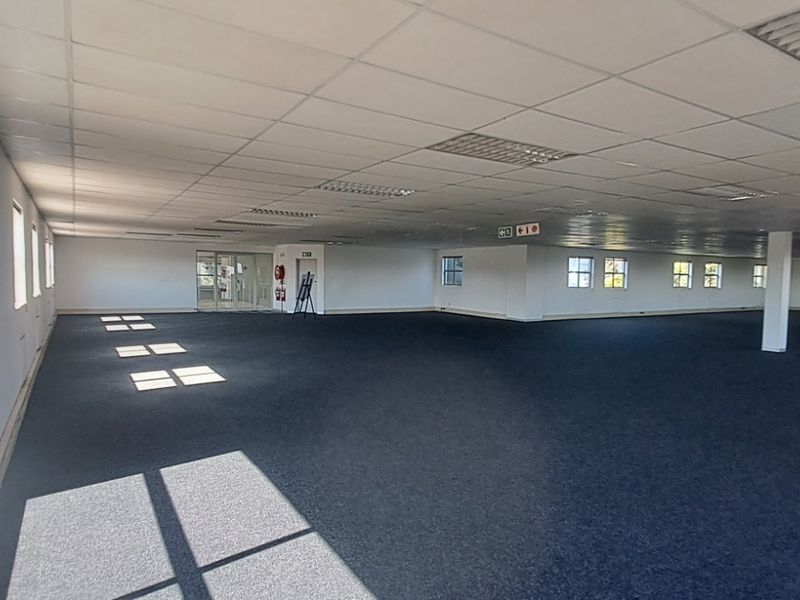 Flexible First Floor Office with Contemporary Open Plan Design - Photo 7