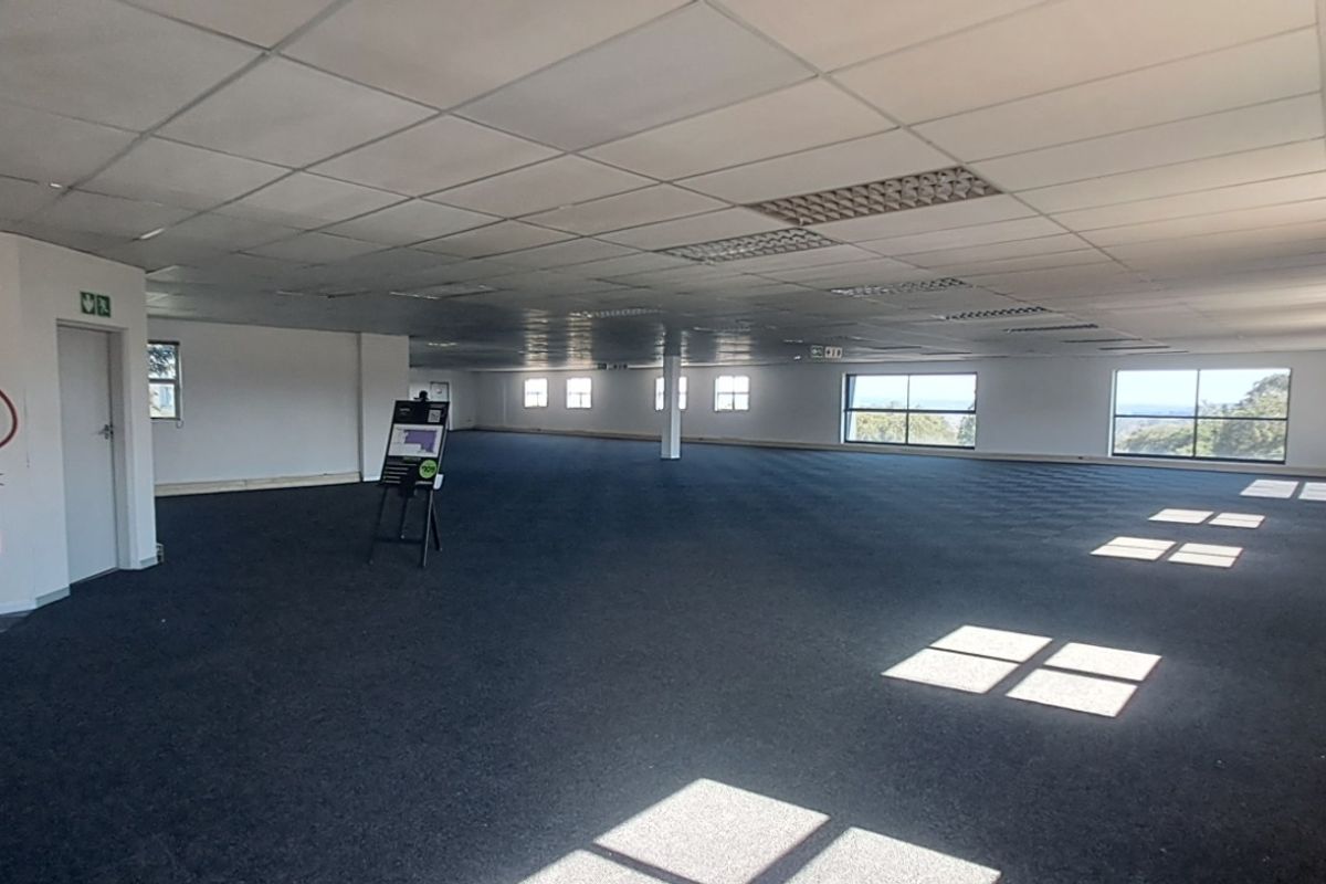 Flexible First Floor Office with Contemporary Open Plan Design - Photo 5