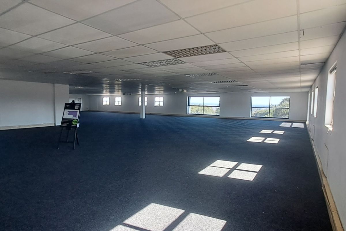 Flexible First Floor Office with Contemporary Open Plan Design - Photo 3