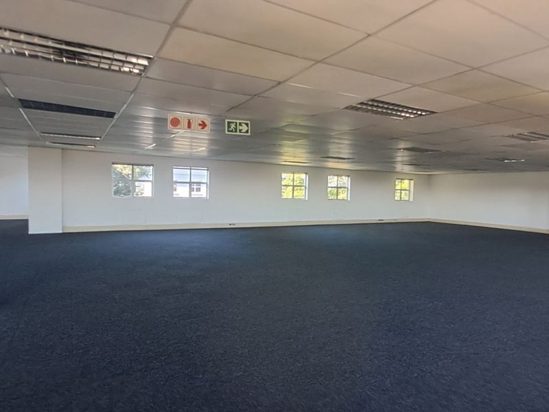 Flexible First Floor Office with Contemporary Open Plan Design - Photo 10