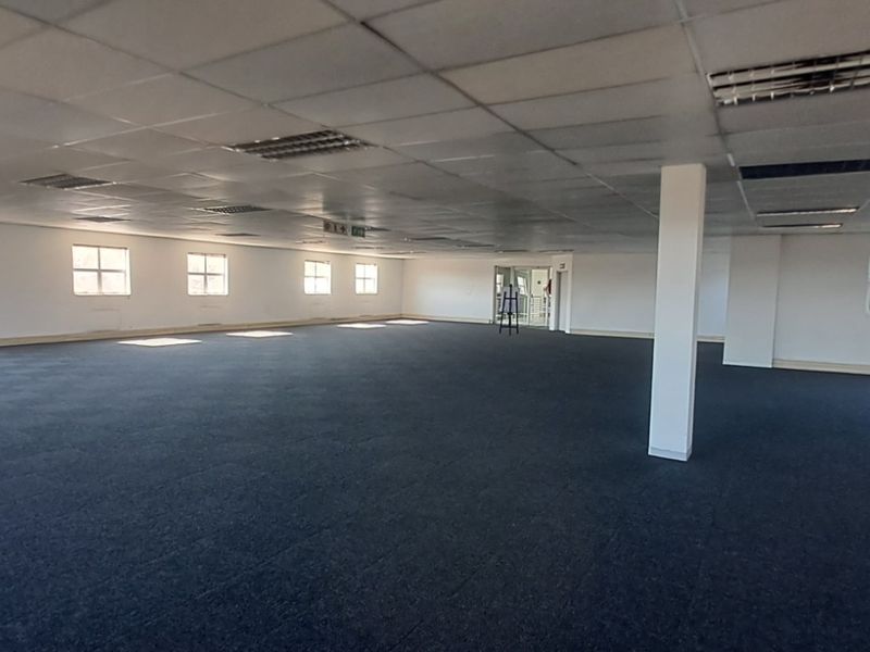 Flexible First Floor Office with Contemporary Open Plan Design - Photo 9