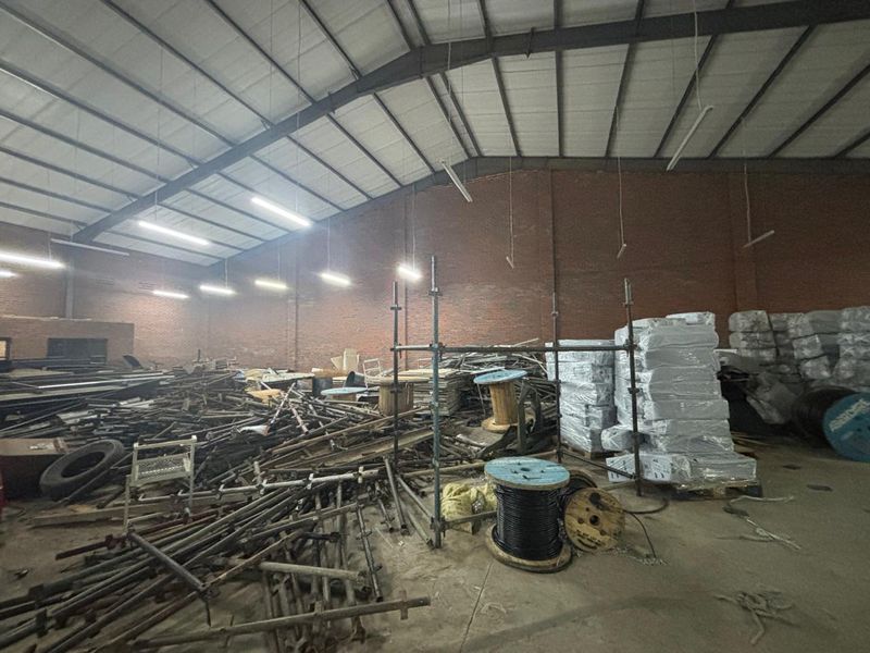 1000sqm Warehouse/Factory to rent in Willowton for R60000-00 per month plus Vat - Photo 5