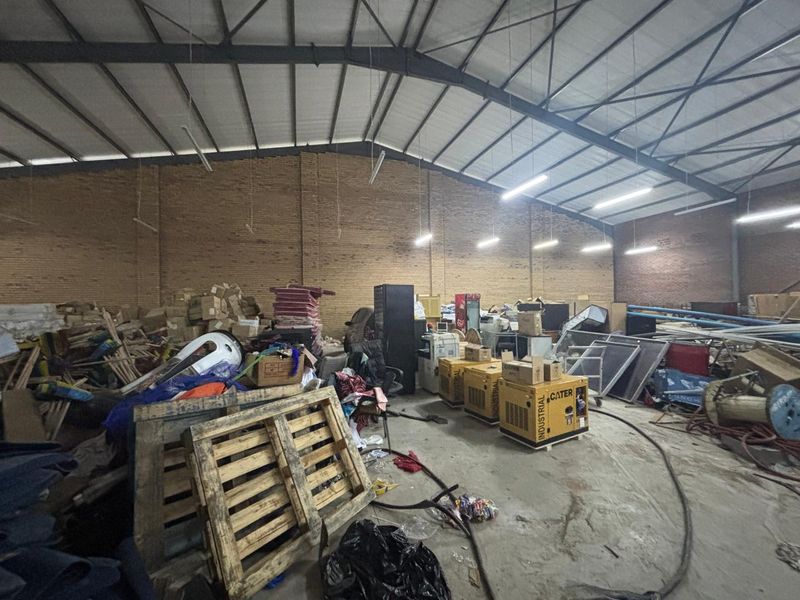 1000sqm Warehouse/Factory to rent in Willowton for R60000-00 per month plus Vat - Photo 4