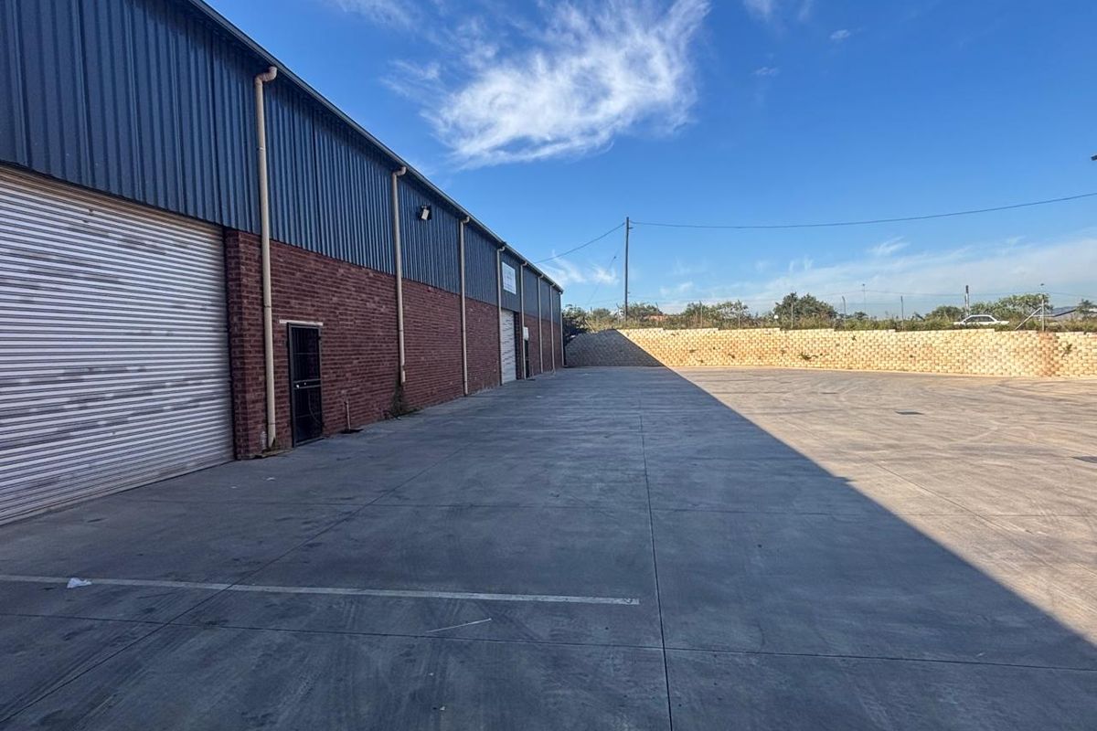 1000sqm Warehouse/Factory to rent in Willowton for R60000-00 per month plus Vat - Photo 3