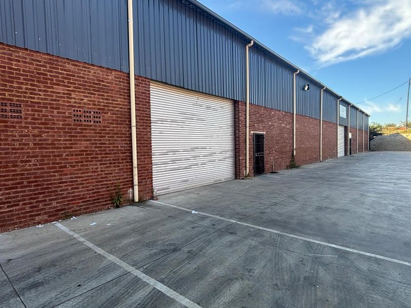 1000sqm Warehouse/Factory to rent in Willowton for R60000-00 per month plus Vat - Photo 2