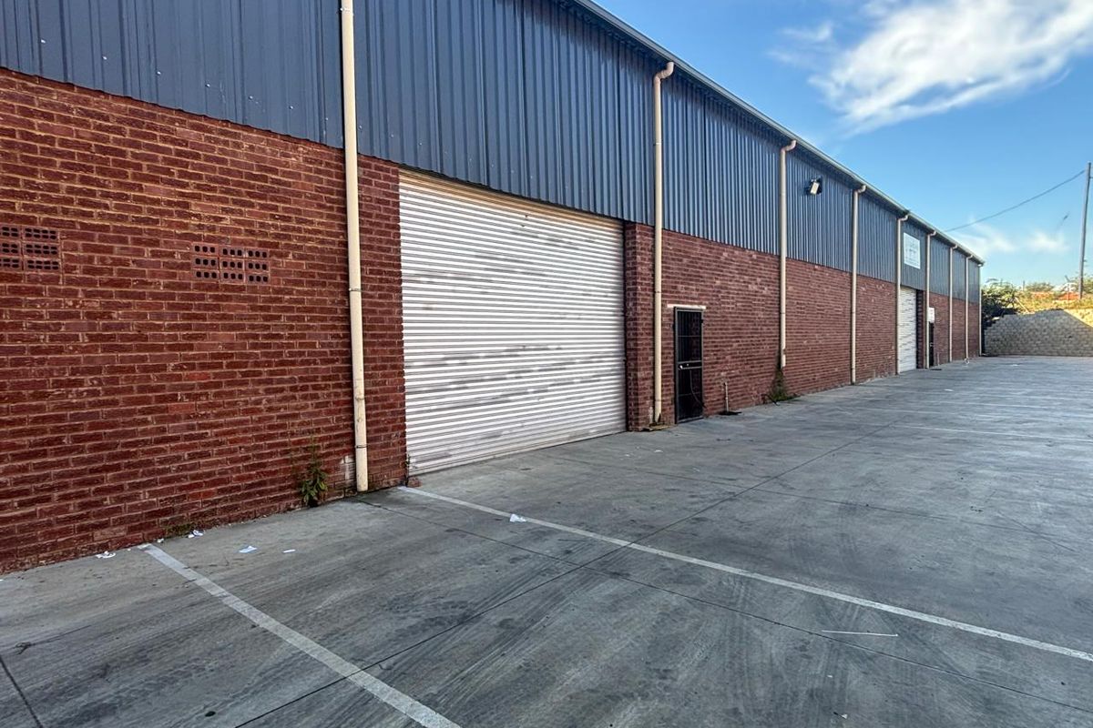 1000sqm Warehouse/Factory to rent in Willowton for R60000-00 per month plus Vat - Photo 2