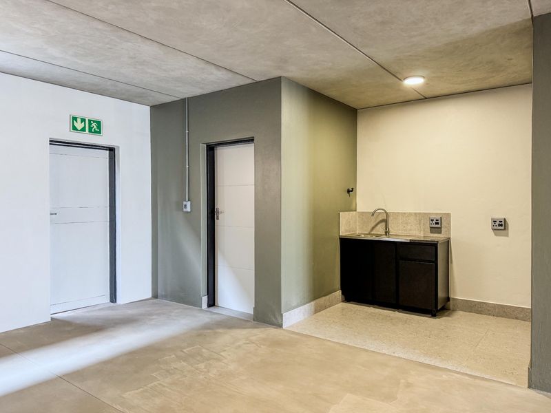 Modern Loft-Style Warehouse To Let in Midrand’s Dynamic Innovation Hub - Photo 5