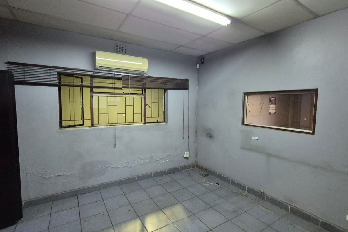 High-Performance 1,015m2 Freehold Industrial Warehouse To Let in Silverton - Photo 2