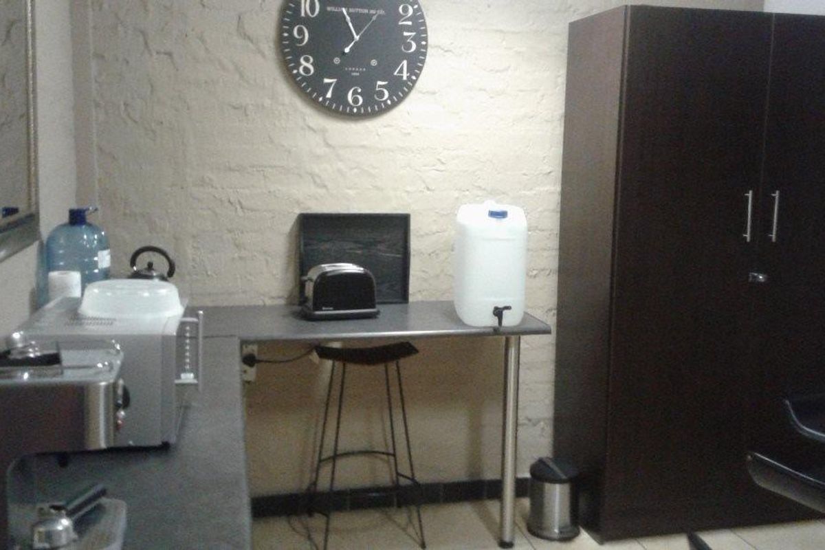 Industrial Stand - Photo 3