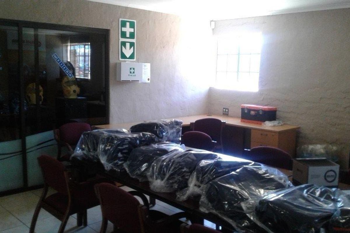 Industrial Stand - Photo 2