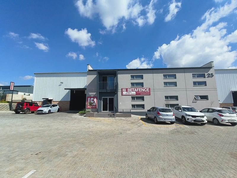 Prime 840m2 Industrial Warehouse For Sale in Limeroc Business Park | Knopjeslaagte - Photo 2