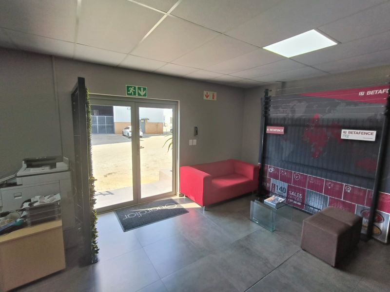 Prime 840m2 Industrial Warehouse For Sale in Limeroc Business Park | Knopjeslaagte - Photo 5