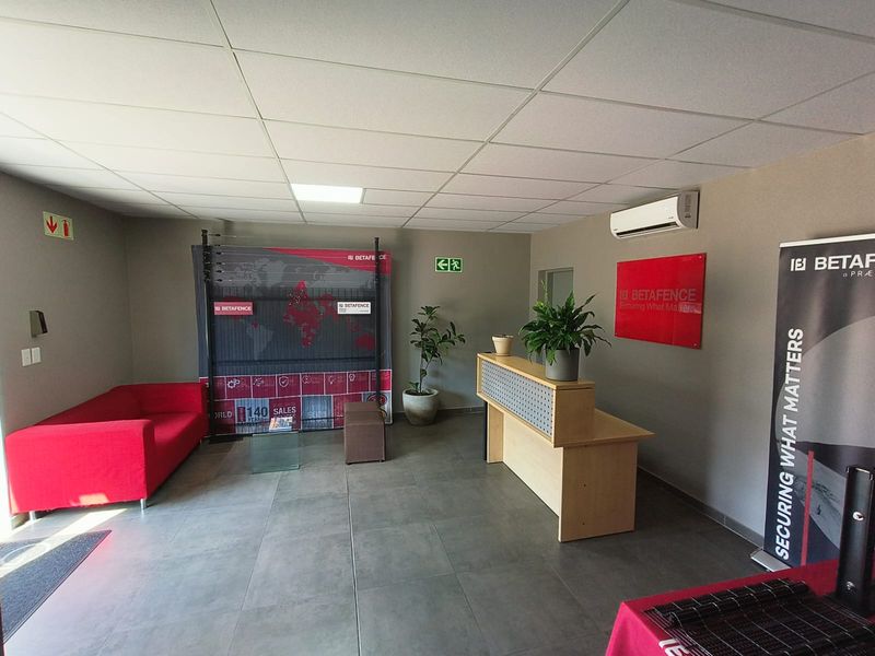 Prime 840m2 Industrial Warehouse For Sale in Limeroc Business Park | Knopjeslaagte - Photo 6