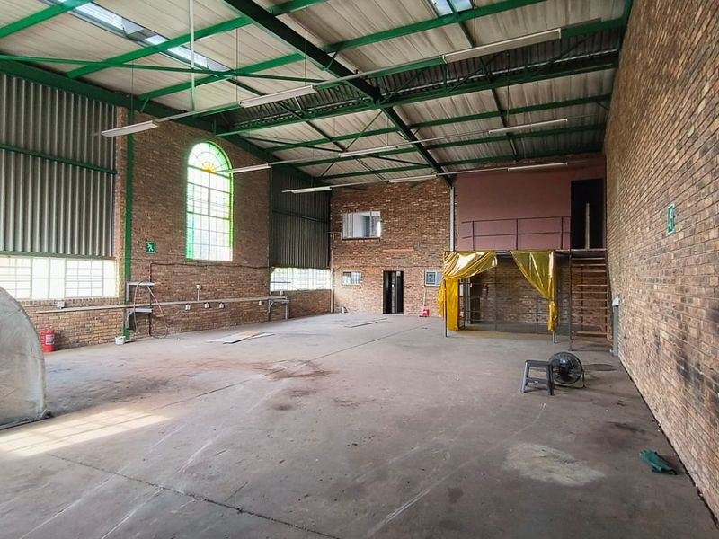 306m2 Warehouse To Let in Hennopspark, Centurion | Secure Industrial Unit with Showroom and Offices - Photo 9