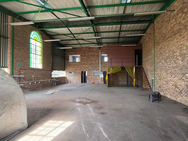 306m2 Warehouse To Let in Hennopspark, Centurion | Secure Industrial Unit with Showroom and Offices - Photo 7