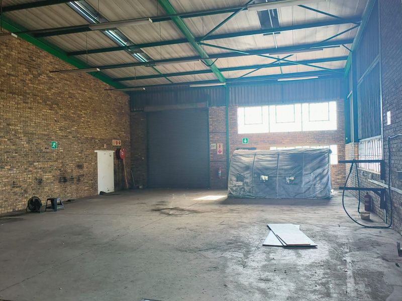 306m2 Warehouse To Let in Hennopspark, Centurion | Secure Industrial Unit with Showroom and Offices - Photo 6