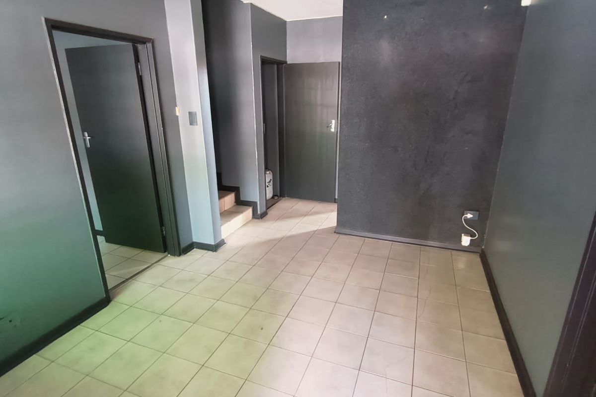 306m2 Warehouse To Let in Hennopspark, Centurion | Secure Industrial Unit with Showroom and Offices - Photo 5