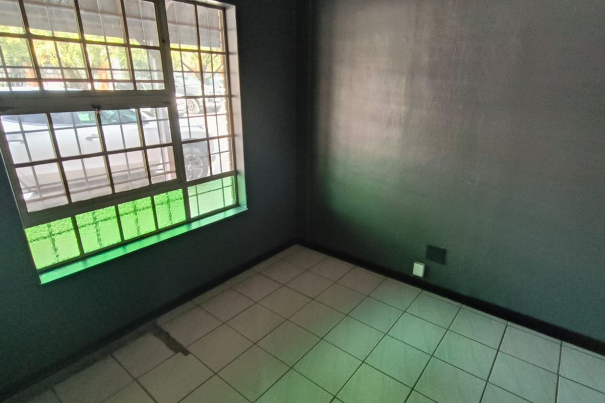 306m2 Warehouse To Let in Hennopspark, Centurion | Secure Industrial Unit with Showroom and Offices - Photo 3