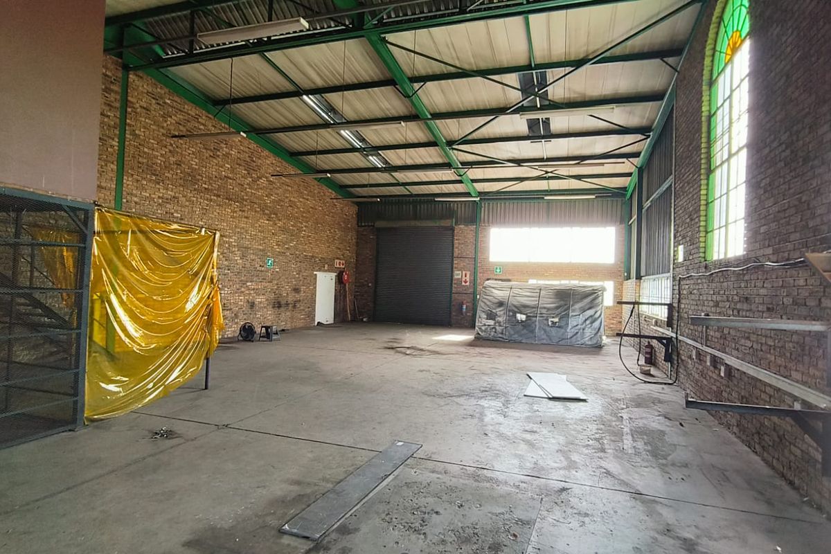 306m2 Warehouse To Let in Hennopspark, Centurion | Secure Industrial Unit with Showroom and Offices - Photo 4