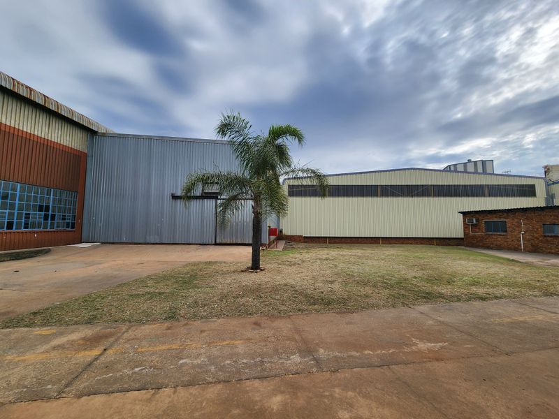 5,990m2 A-Grade Warehouse To Let in Rosslyn, Prime Automotive & Logistics Hub - Photo 2