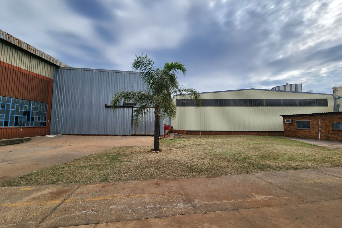 5,990m2 A-Grade Warehouse To Let in Rosslyn, Prime Automotive & Logistics Hub - Photo 2