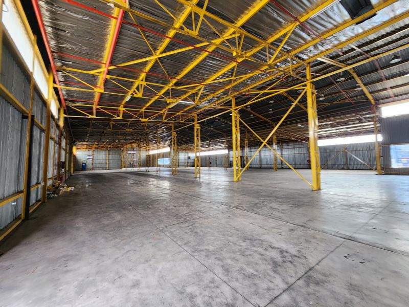 5,990m2 A-Grade Warehouse To Let in Rosslyn, Prime Automotive & Logistics Hub - Photo 4