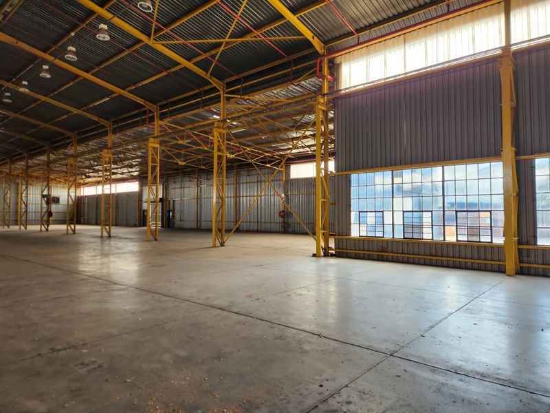5,990m2 A-Grade Warehouse To Let in Rosslyn, Prime Automotive & Logistics Hub - Photo 8