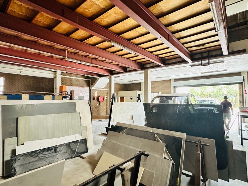 706m2 Stand-Alone Industrial Warehouse For Sale in Hennopspark, Centurion - Photo 7