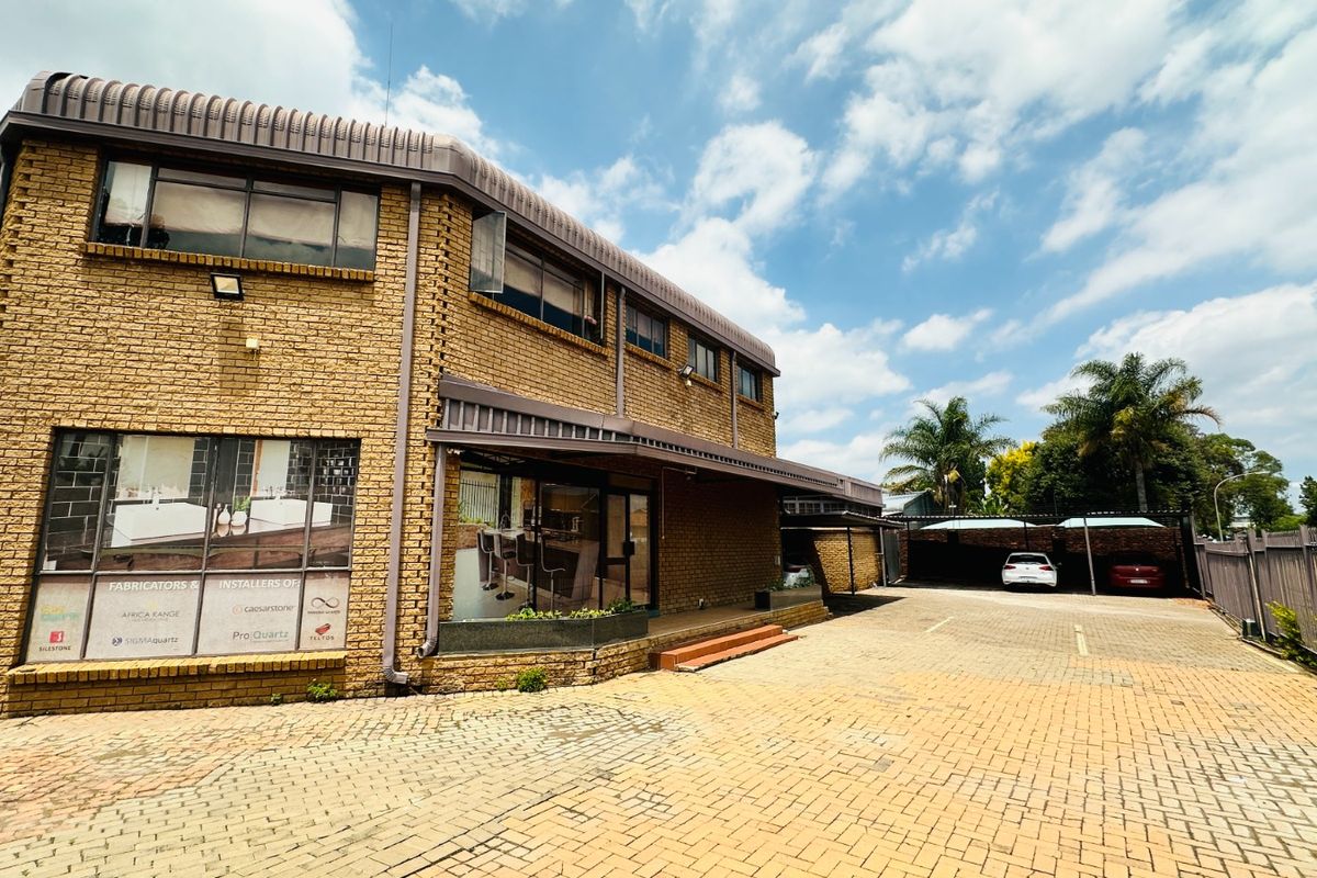706m2 Stand-Alone Industrial Warehouse For Sale in Hennopspark, Centurion - Photo 3