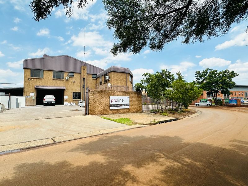 706m2 Stand-Alone Industrial Warehouse For Sale in Hennopspark, Centurion - Photo 9