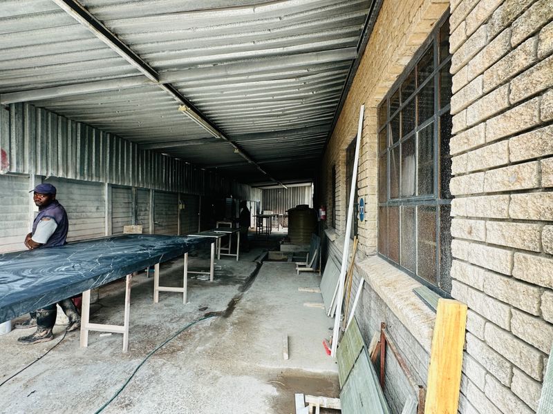 706m2 Stand-Alone Industrial Warehouse For Sale in Hennopspark, Centurion - Photo 8