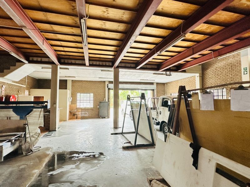 706m2 Stand-Alone Industrial Warehouse For Sale in Hennopspark, Centurion - Photo 5