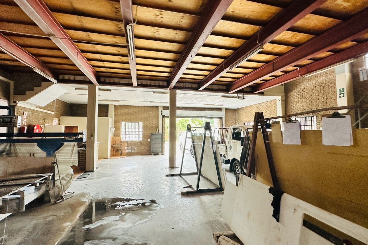 706m2 Stand-Alone Industrial Warehouse For Sale in Hennopspark, Centurion - Photo 5